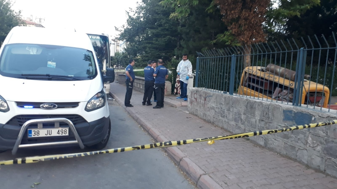 Hamile eşine ve arkadaşına kurşun yağdırdı...