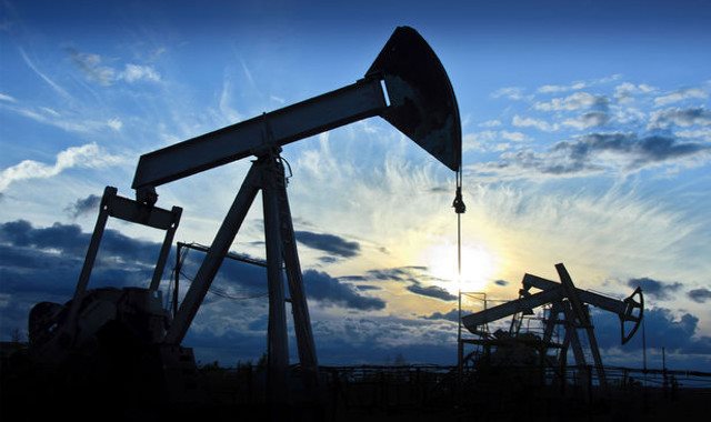 Uluslararası Enerji Ajansı'ndan uyarı: 2017'de piyasa petrole boğulacak