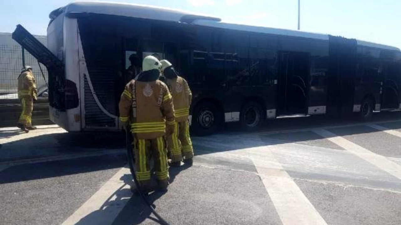Metrobüste yangın çıktı!
