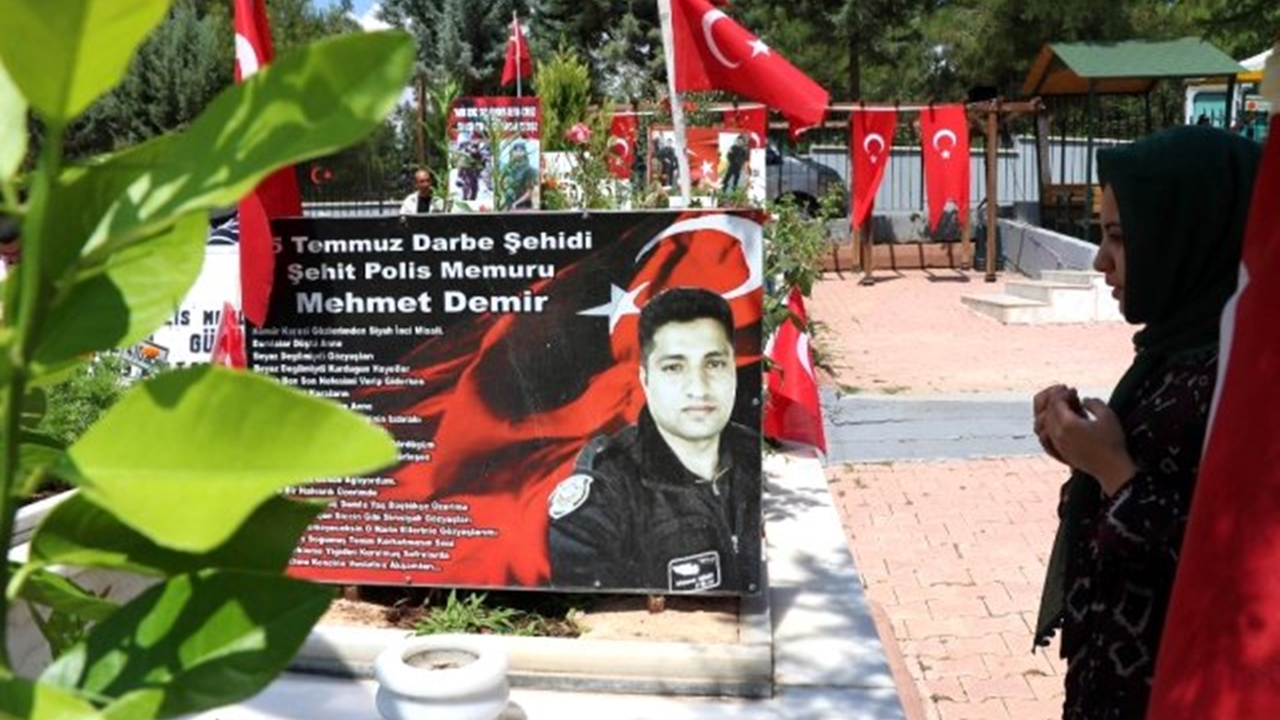 Gaziantep'te Mehmet Tahmazoğlu, şehitlikleri ziyaret etti
