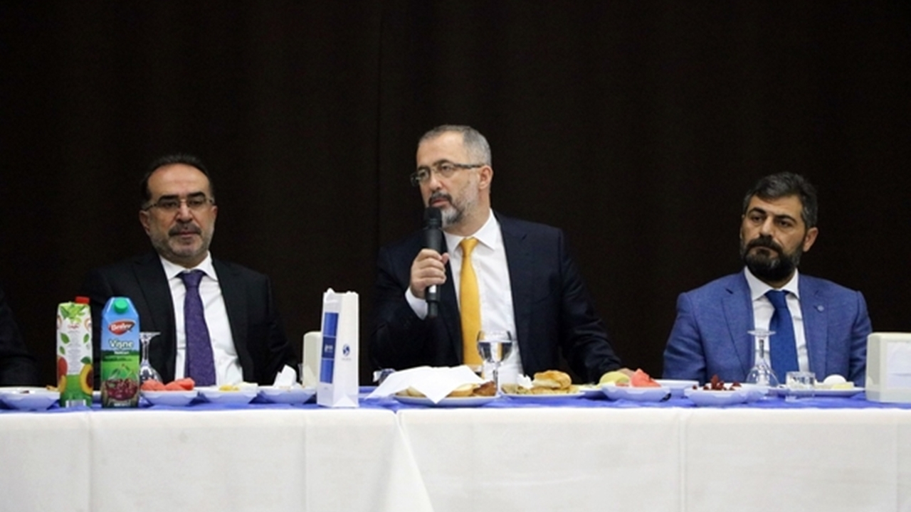 Sakarya'da Rektör Fatih Savaşan, basınla buluştu