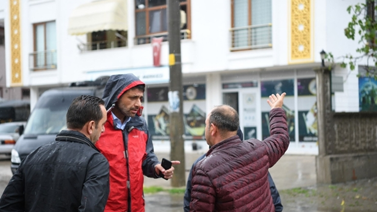 Kocaeli'de Başkan Mustafa Kocaman, yağış sonrası incelemelerde bulundu