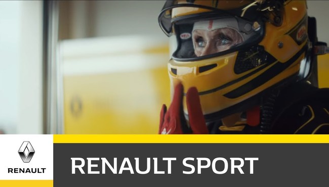 Renault, 40. Yıl şerefine F1 aracının direksiyonunu 79 yaşındaki eski pilota emanet etti!