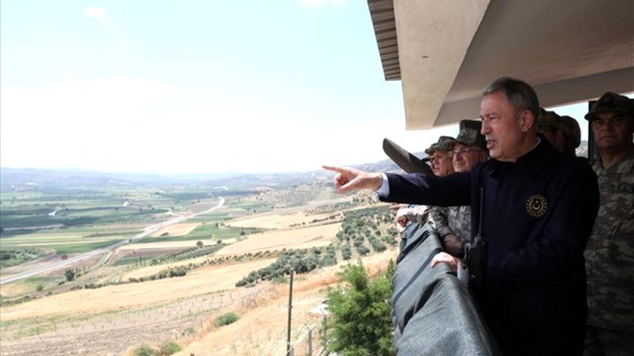 Hatay'da Bakan Hulusi Akar: "Bir an önce bölgede huzuru ve sükunu sağlayacağız"