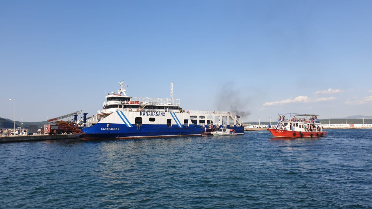 Çanakkale Boğazı'nda feribot yangını...