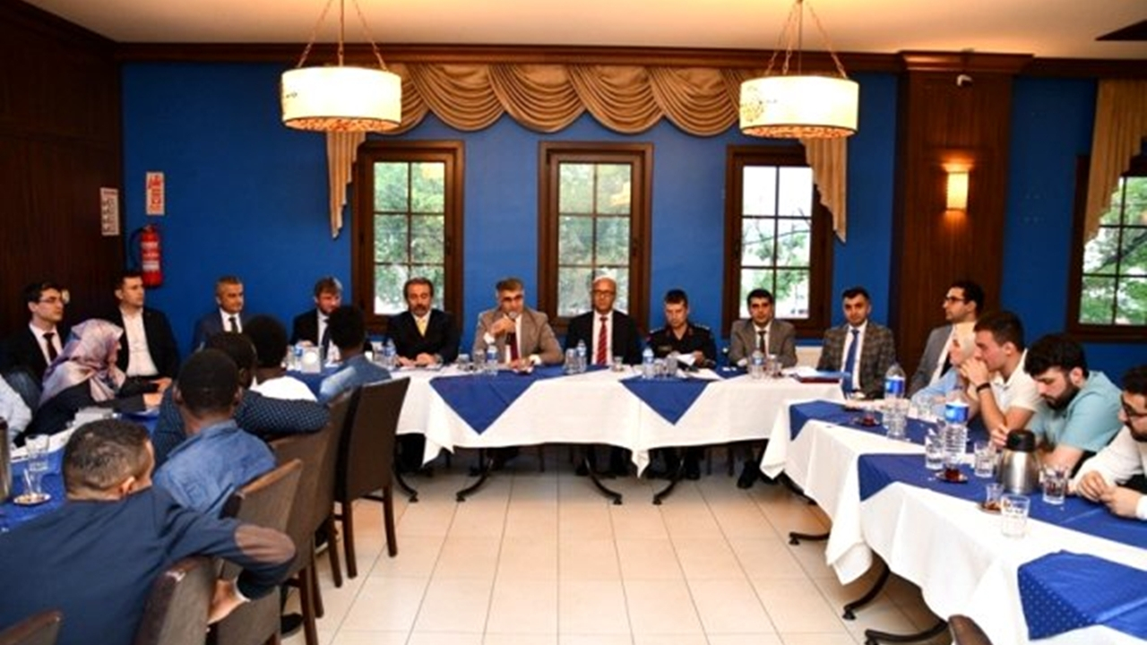 Karabük'te Vali Fuat Gürel, öğrenci toplulukları temsilcileri ile buluştu