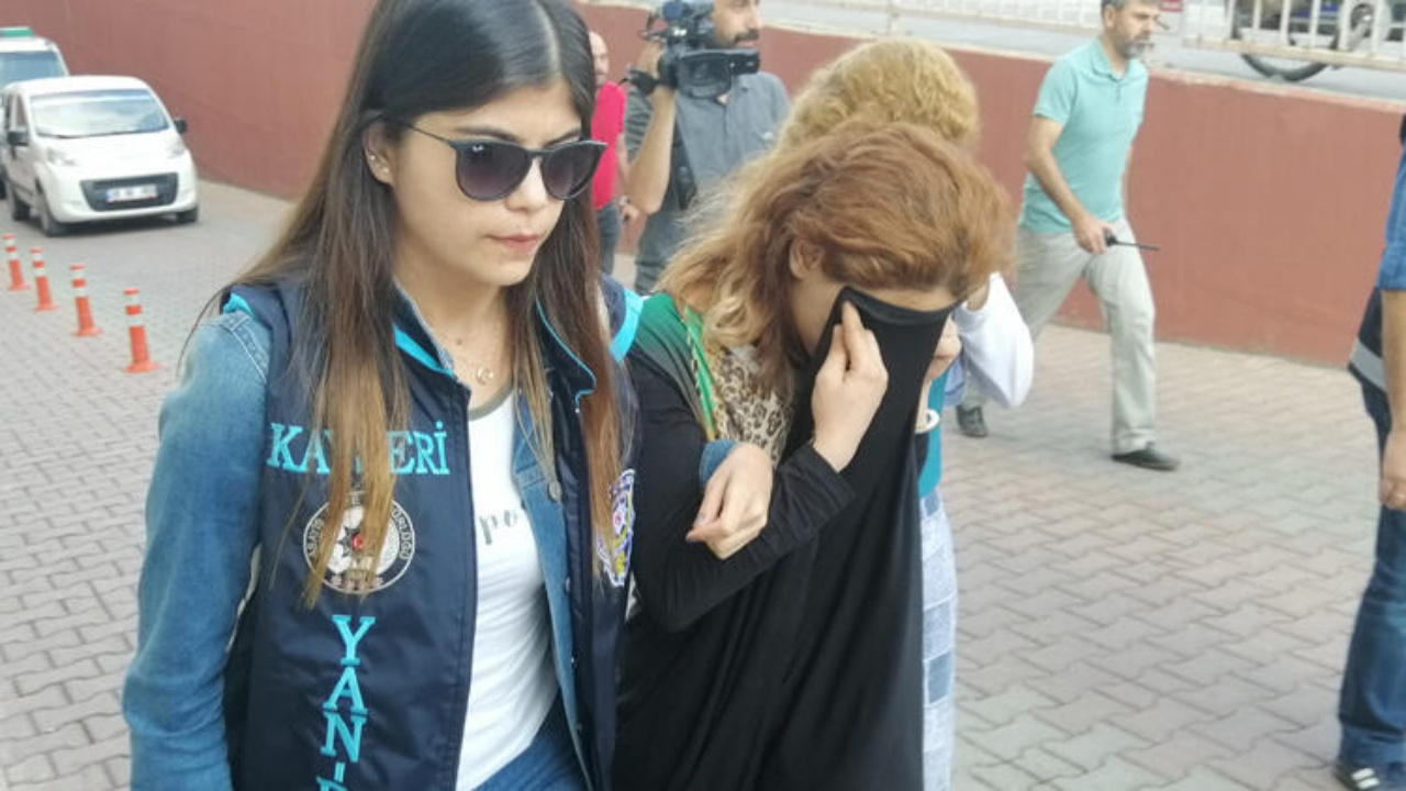 Gelin de sahte, aile de! Tuzağa düşmeyen yok...
