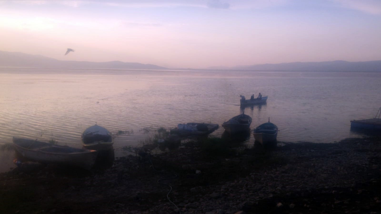 Marmara Gölü'nde tekne alabora oldu!