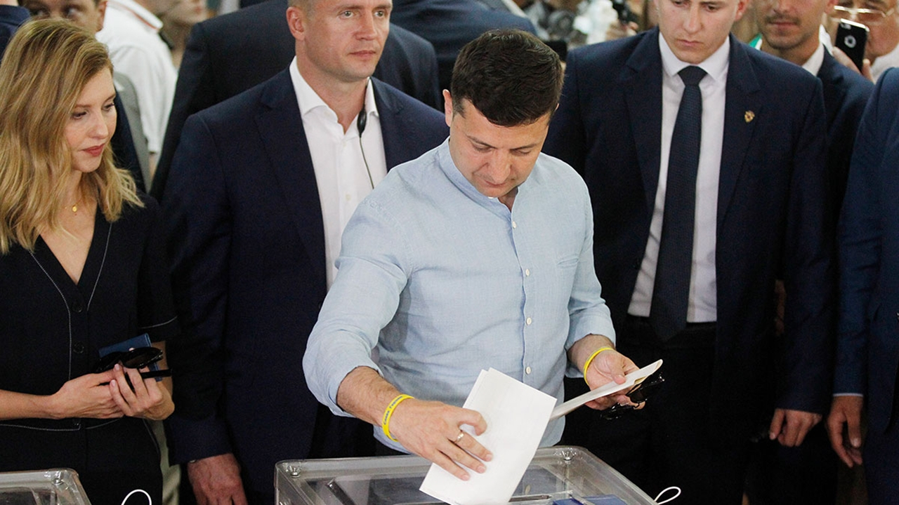 Ukrayna'da Zelinskiy zaferini ilan etti...