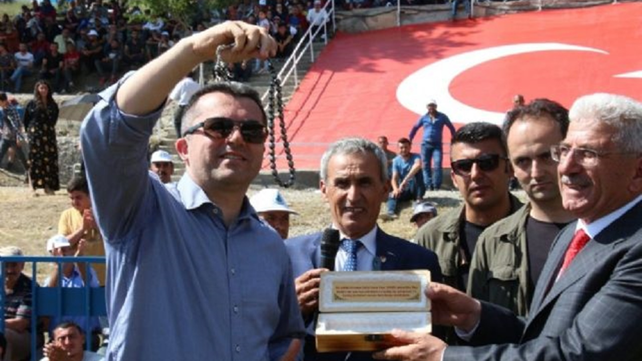Erzurum'da Vali Okay Memiş, Kırdağ Karakucak güreş etkinliğine katıldı