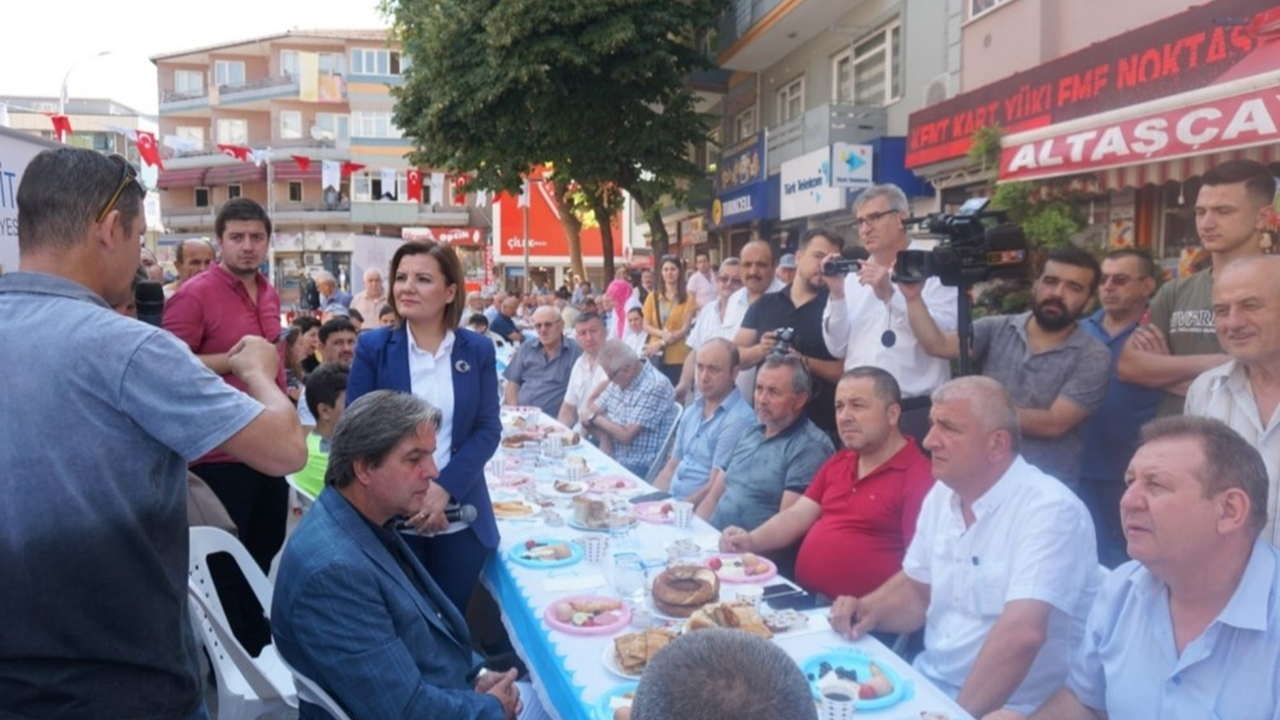 Kocaeli'de Başkan Fatma Kaplan Hürriyet, Üçyol esnafıyla buluştu