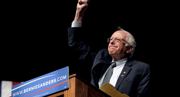 Demokratlar Sosyalist aday Bernie Sanders'a sarıldı