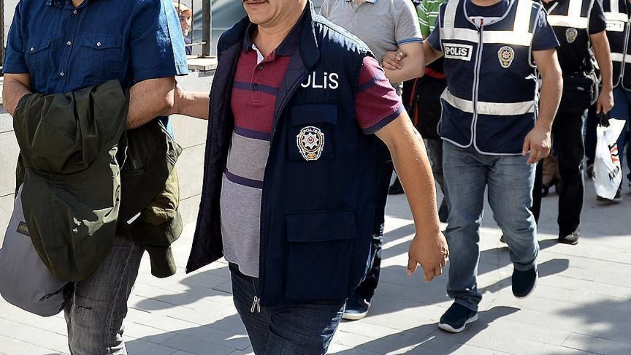 İzmir'de kripto FETÖ'cü askerlere operasyon!