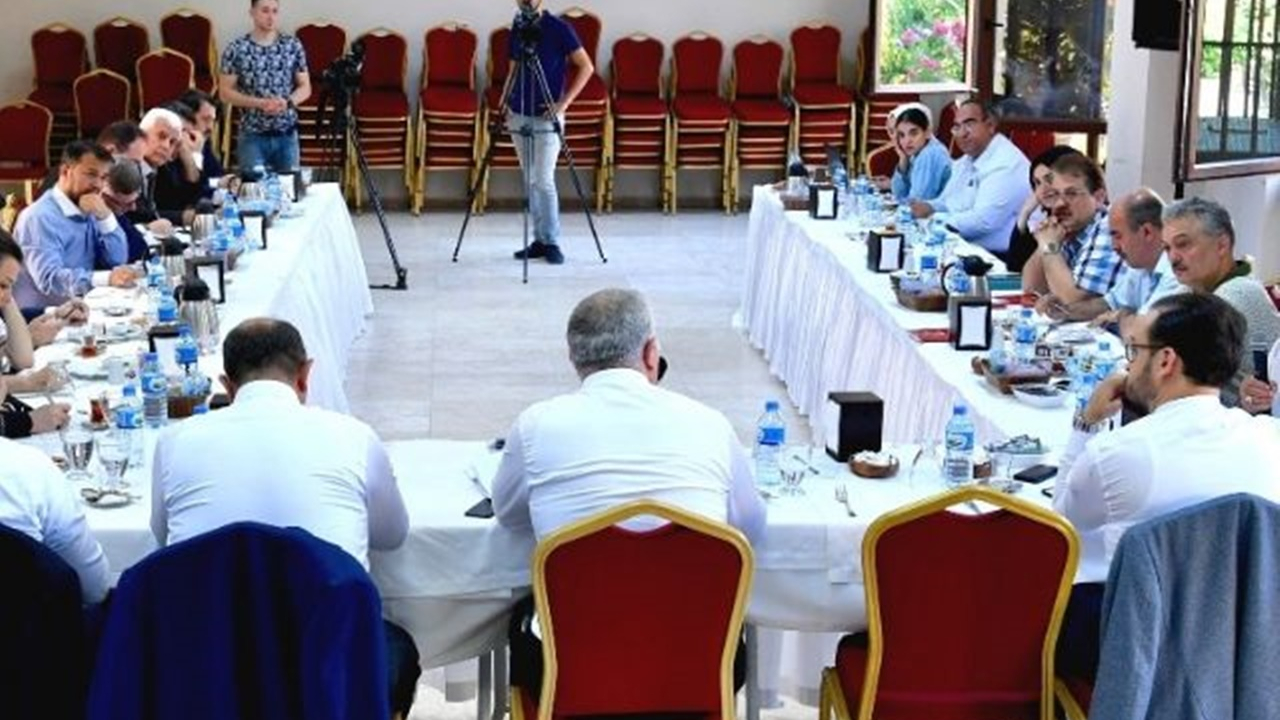 İstanbul'da Başkan M. Ergün Turan, muhtarlarla buluştu