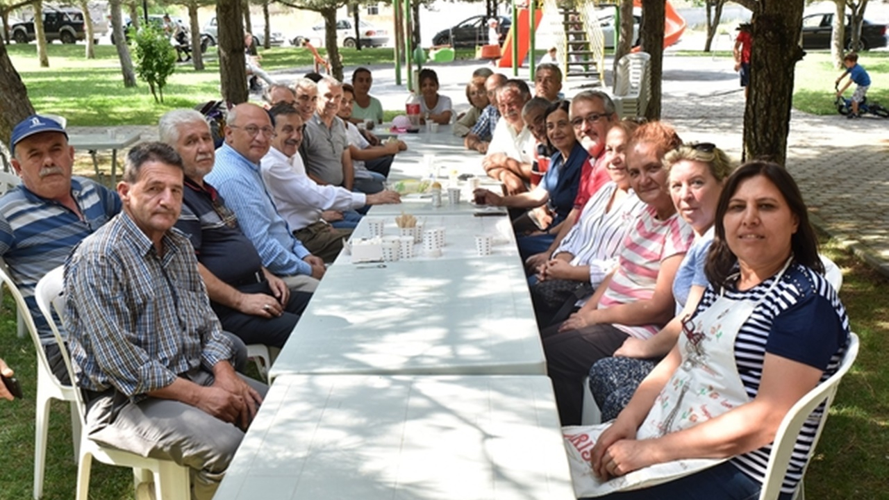 Eskişehir'de Başkan Ahmet Ataç mahalle meclisi üyeleriyle piknikte buluştu