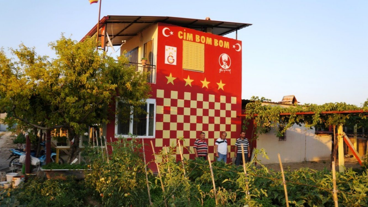 Evini sarı-kırmızıya boyadı!
