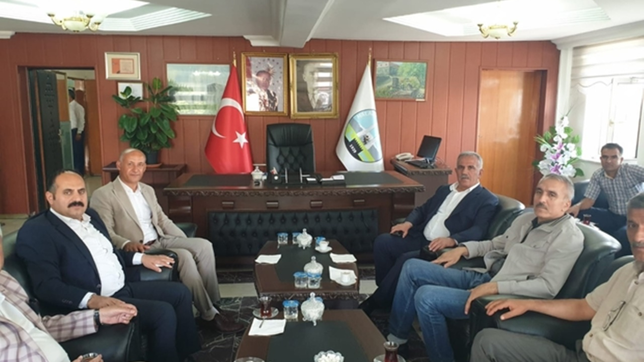 Muş'ta AK Parti il yönetimi Cengiz Altın’ı ziyaret etti