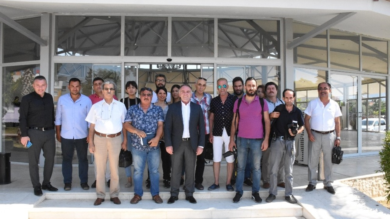 Aydın'da Başkan Fuat Öndeş, gazeteciler ile kahvaltıda buluştu