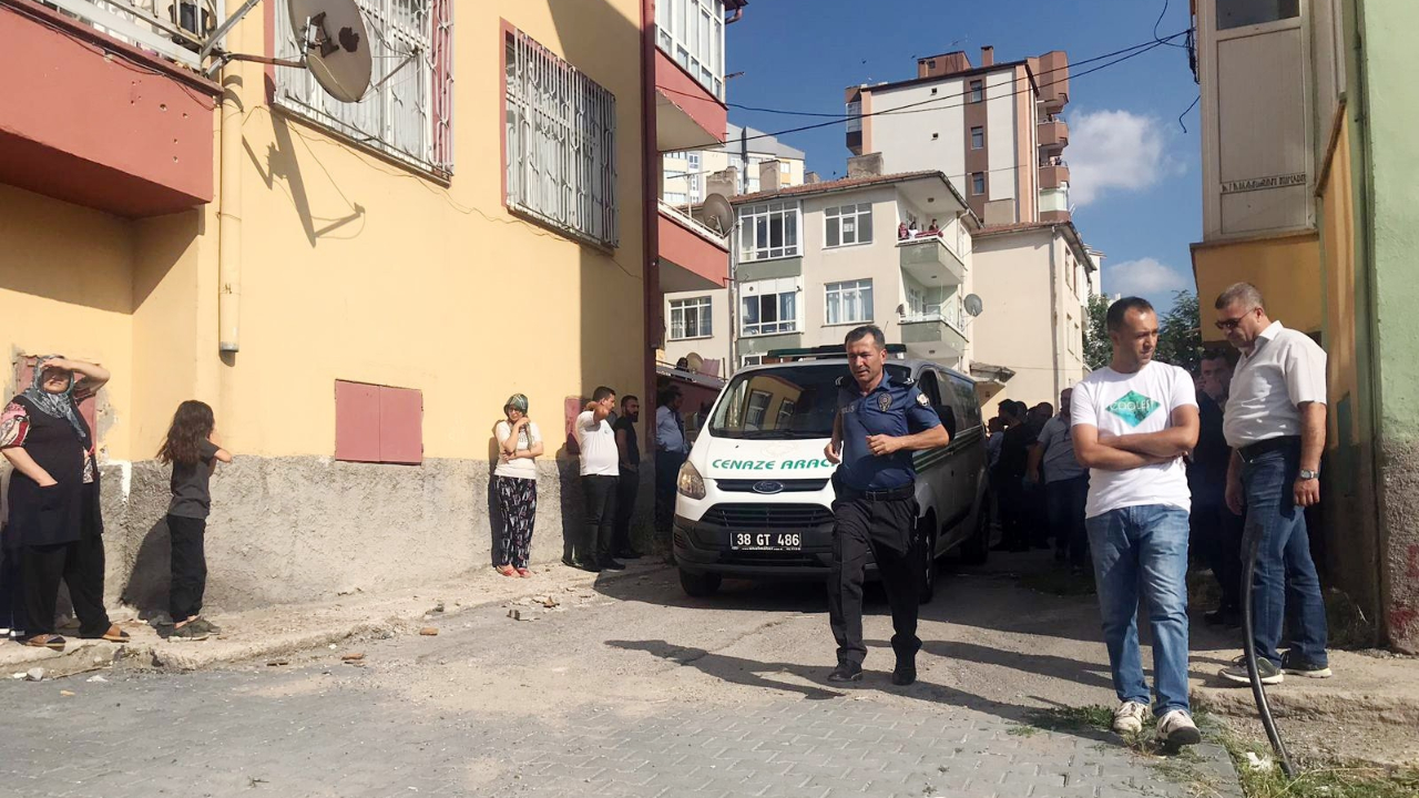 Evinin banyosunda kendisini astı...