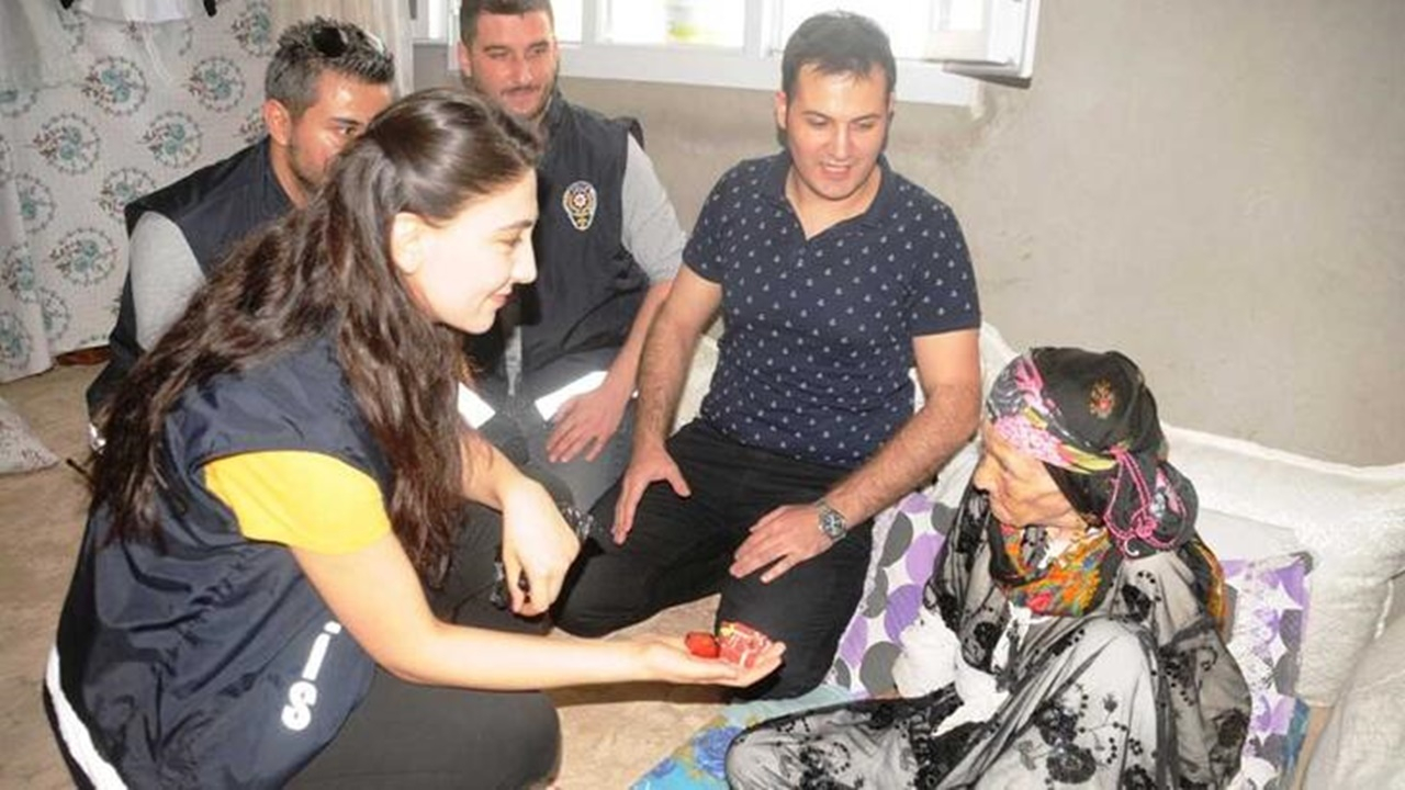 90 yaşındaki kadına dehşeti yaşattılar