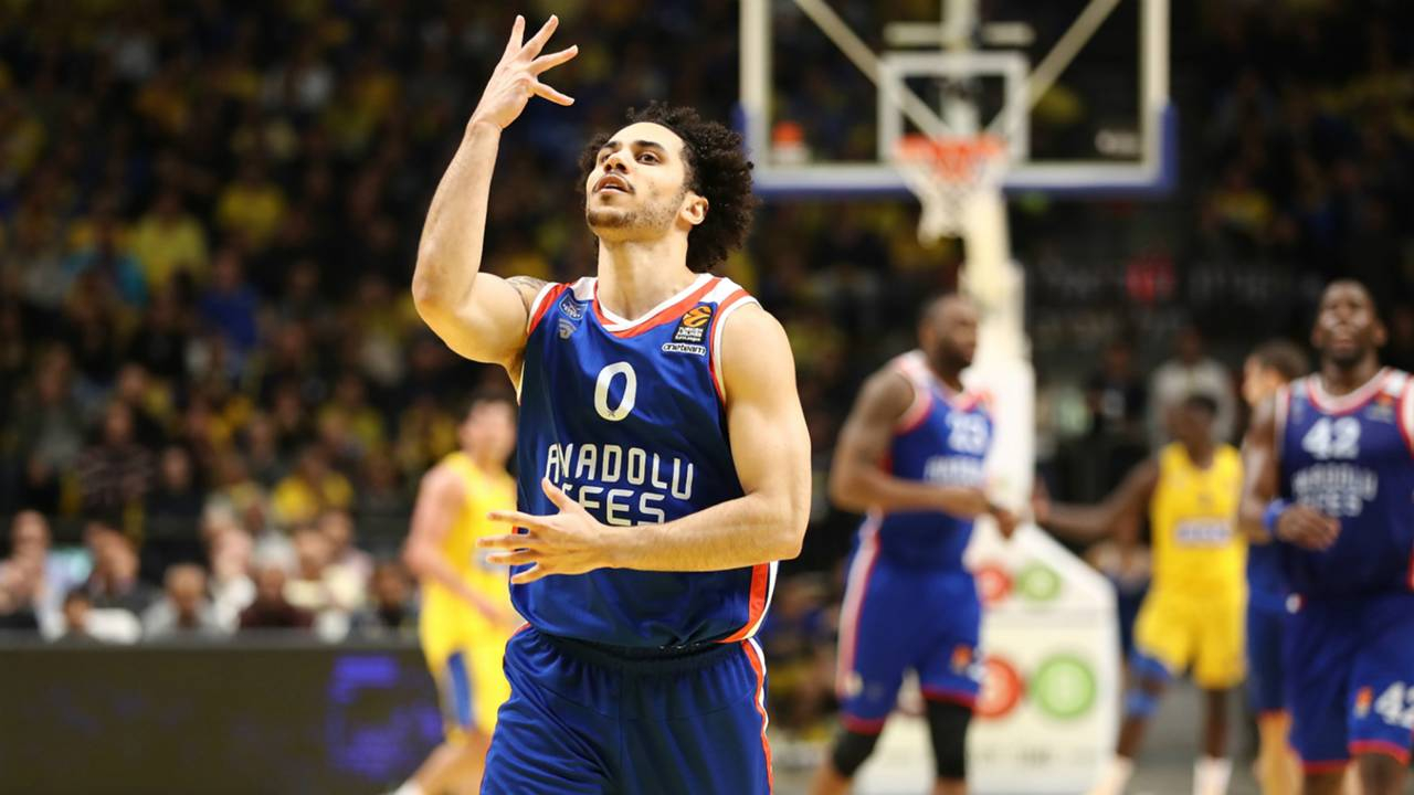 Anadolu Efes, Shane Larkin ile uzattı!