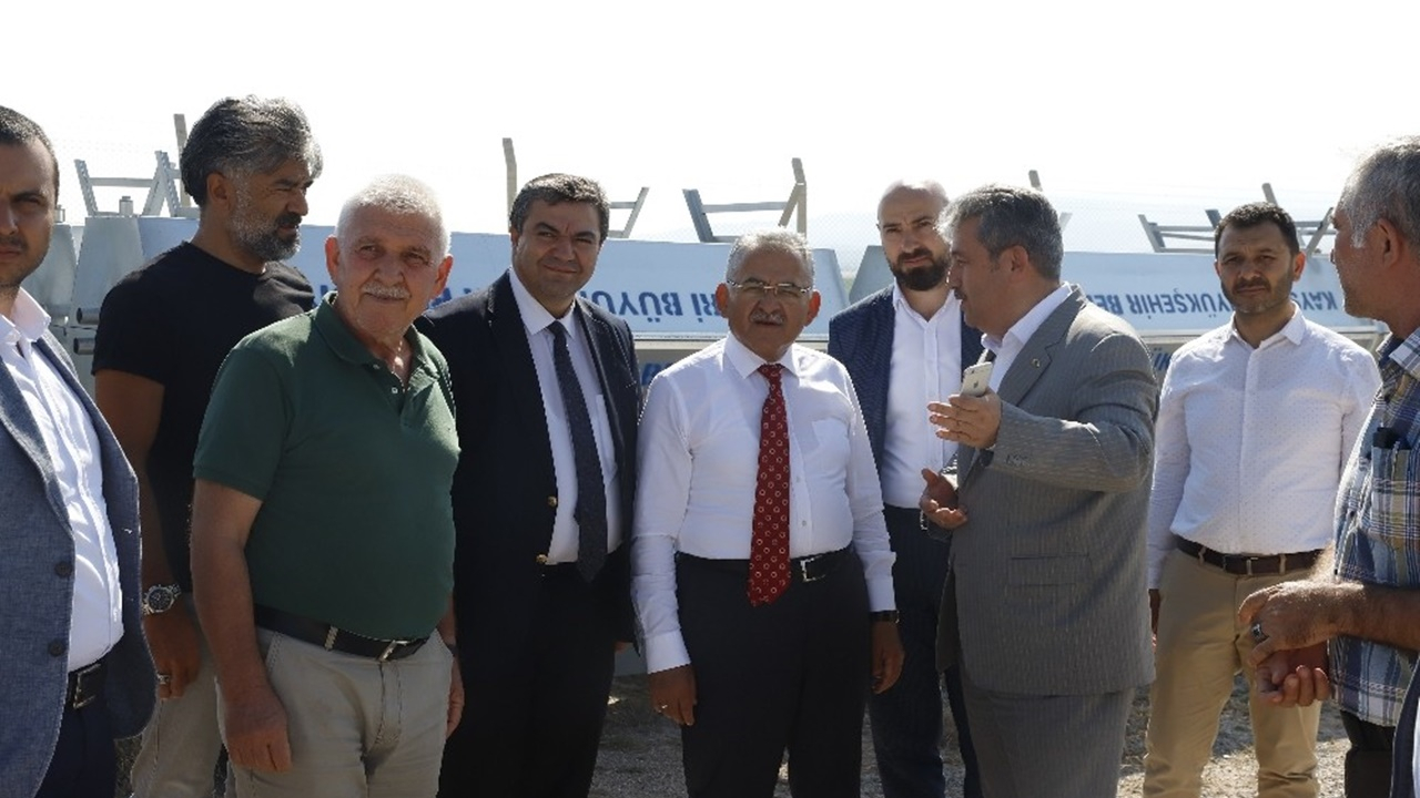 Kayseri'de Memduh Büyükkılıç, "Hayvancılığı desteklemeye devam edeceğiz"