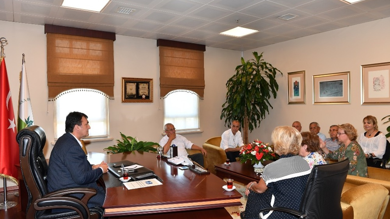 Bursa'da Mustafa Dündar, muhtarları ağırladı