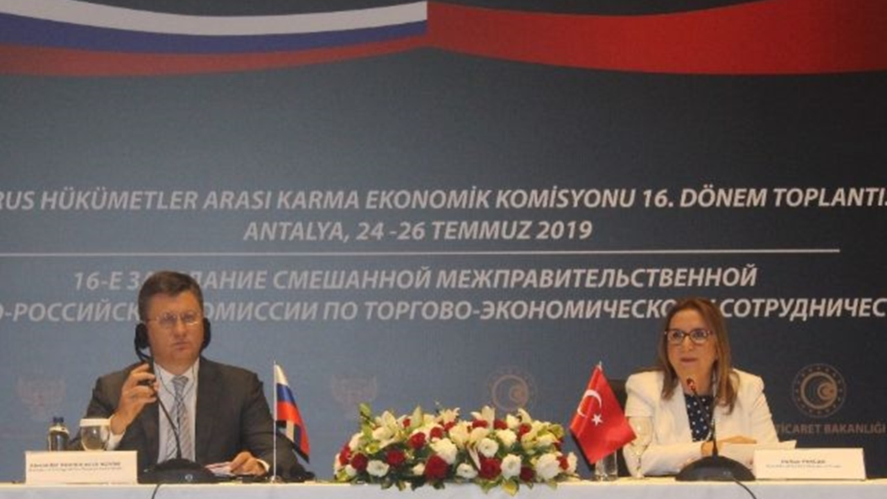 Antalya'da Bakan Ruhsar Pekcan: "Korumacı değil rekabetçi olacağız"