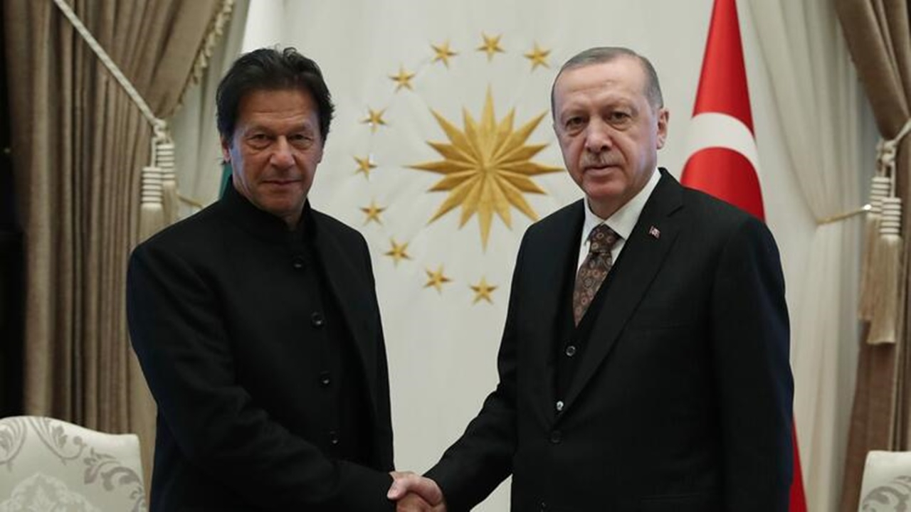 Cumhurbaşkanı Erdoğan, Pakistan Başbakanı İmran Han'a taziyelerini iletti