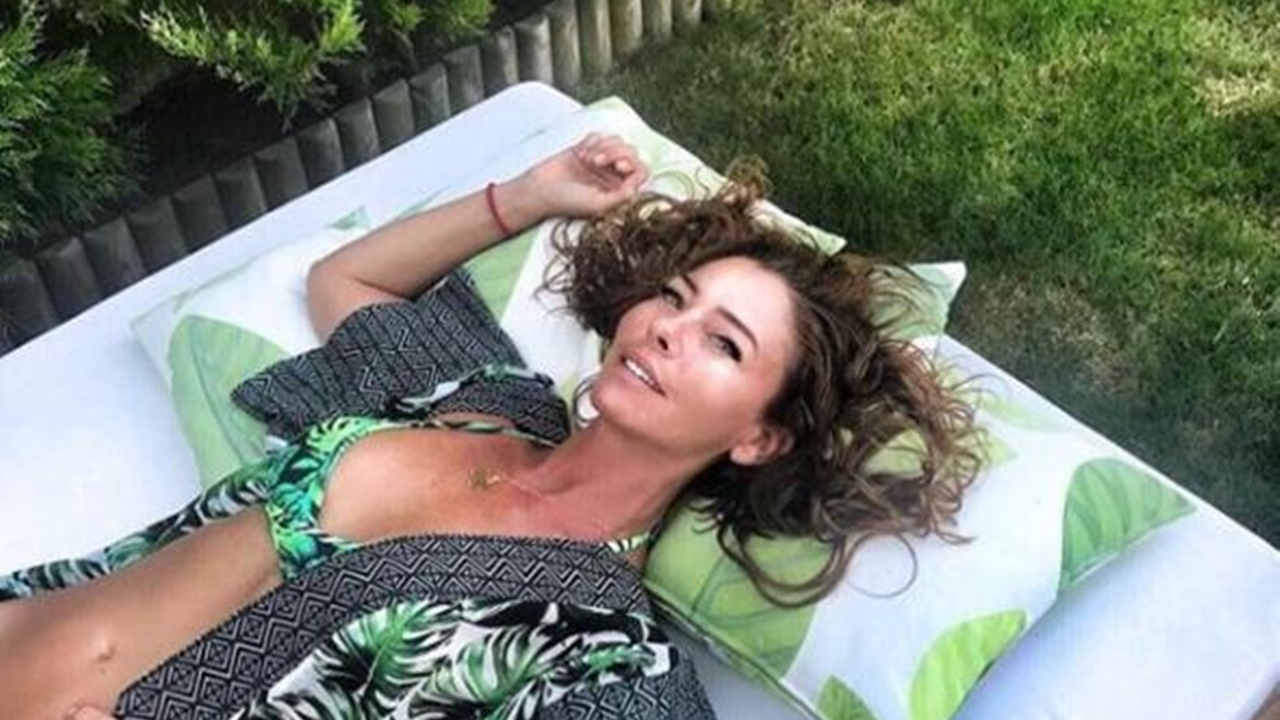 Kilolarından kurtulan Ece Uslu denizden çıkmıyor!