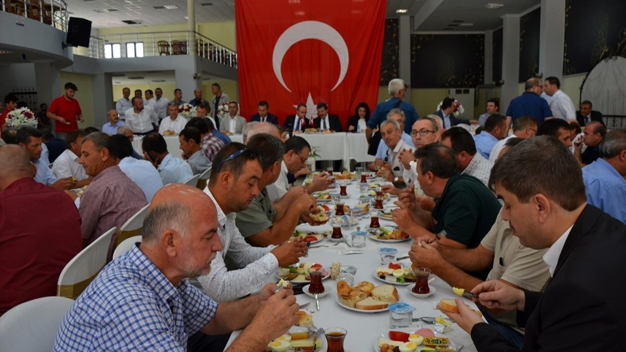 Ankara'da AK Parti'li Bülent Turan: Muhtarlar demokraside kılcal damar görevi yapıyor
