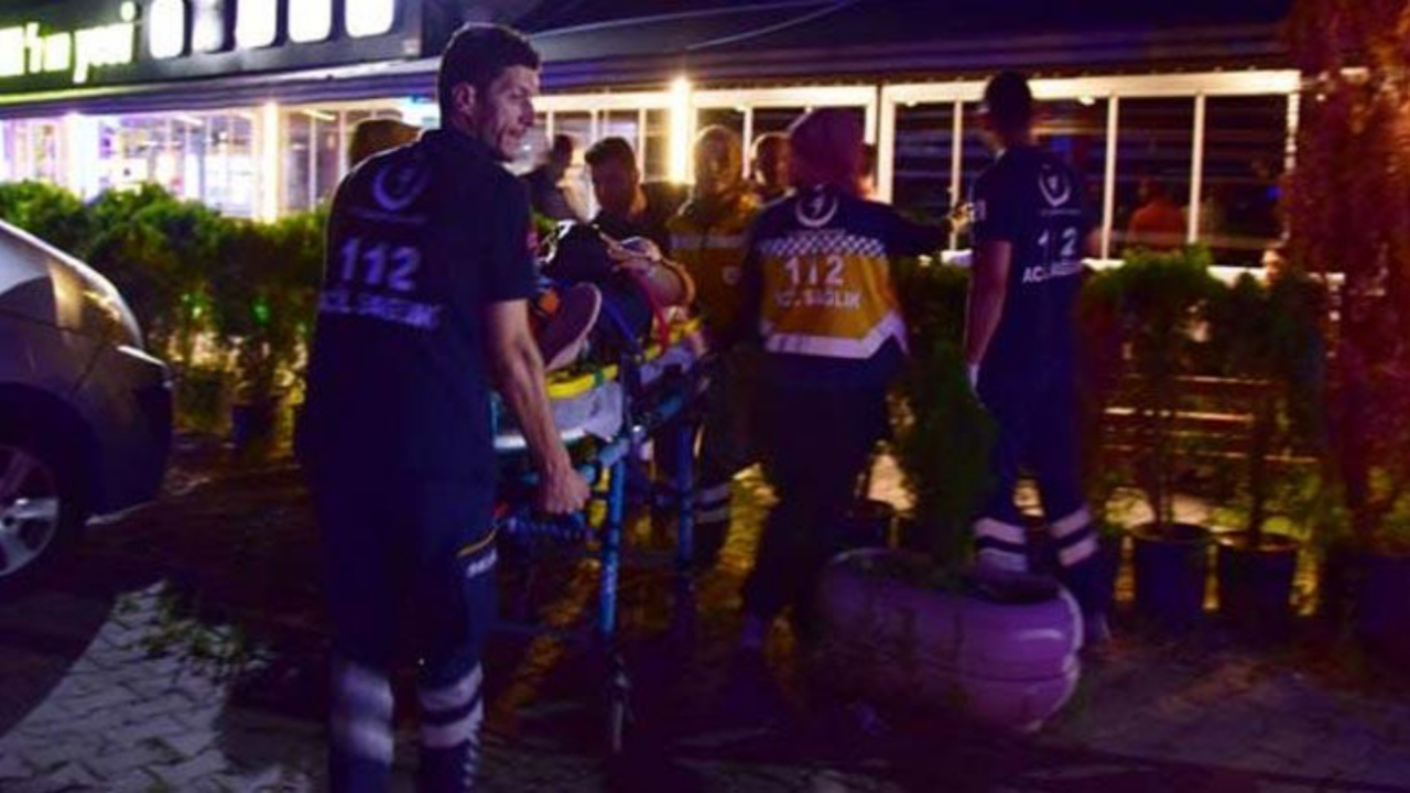 Yolcu otobüsü park halindeki TIR'a çarptı!