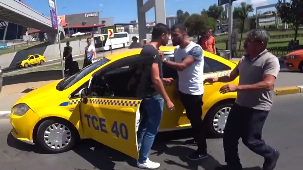 Yenibosna'da taksici kavgası kamerada!