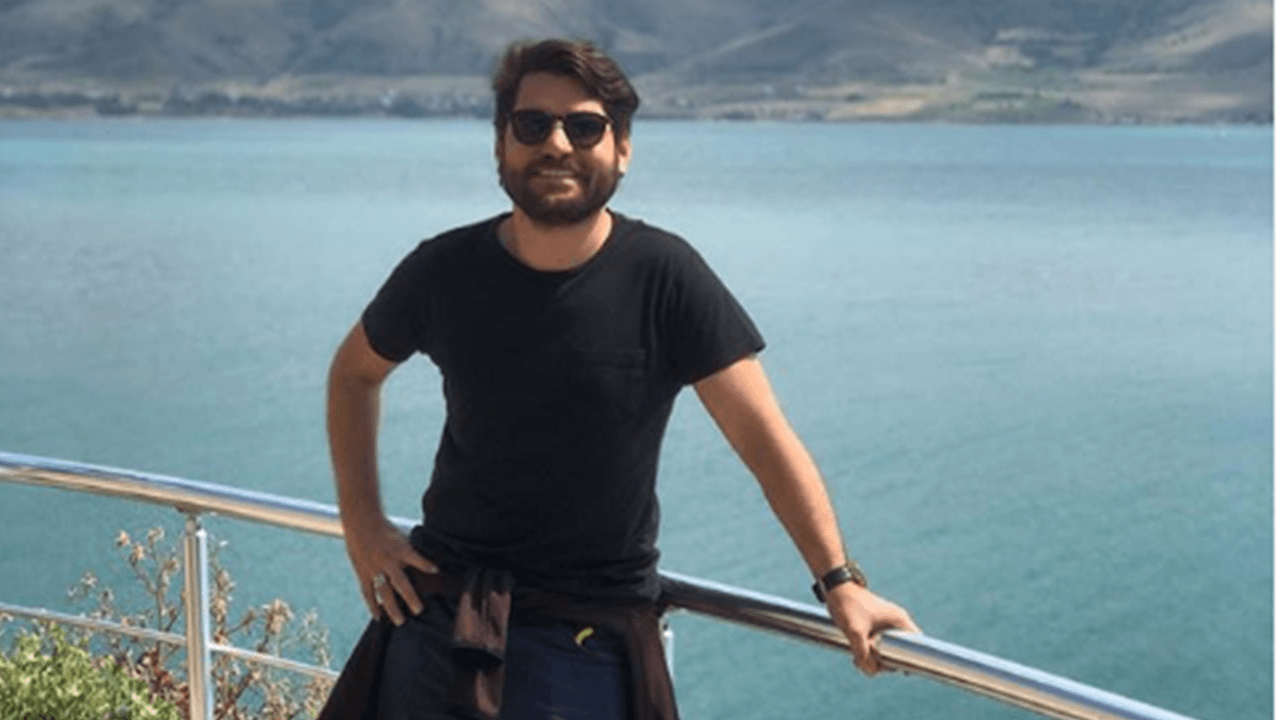 Ceyhun Fersoy ünlü şarkıcıları böyle tiye aldı!