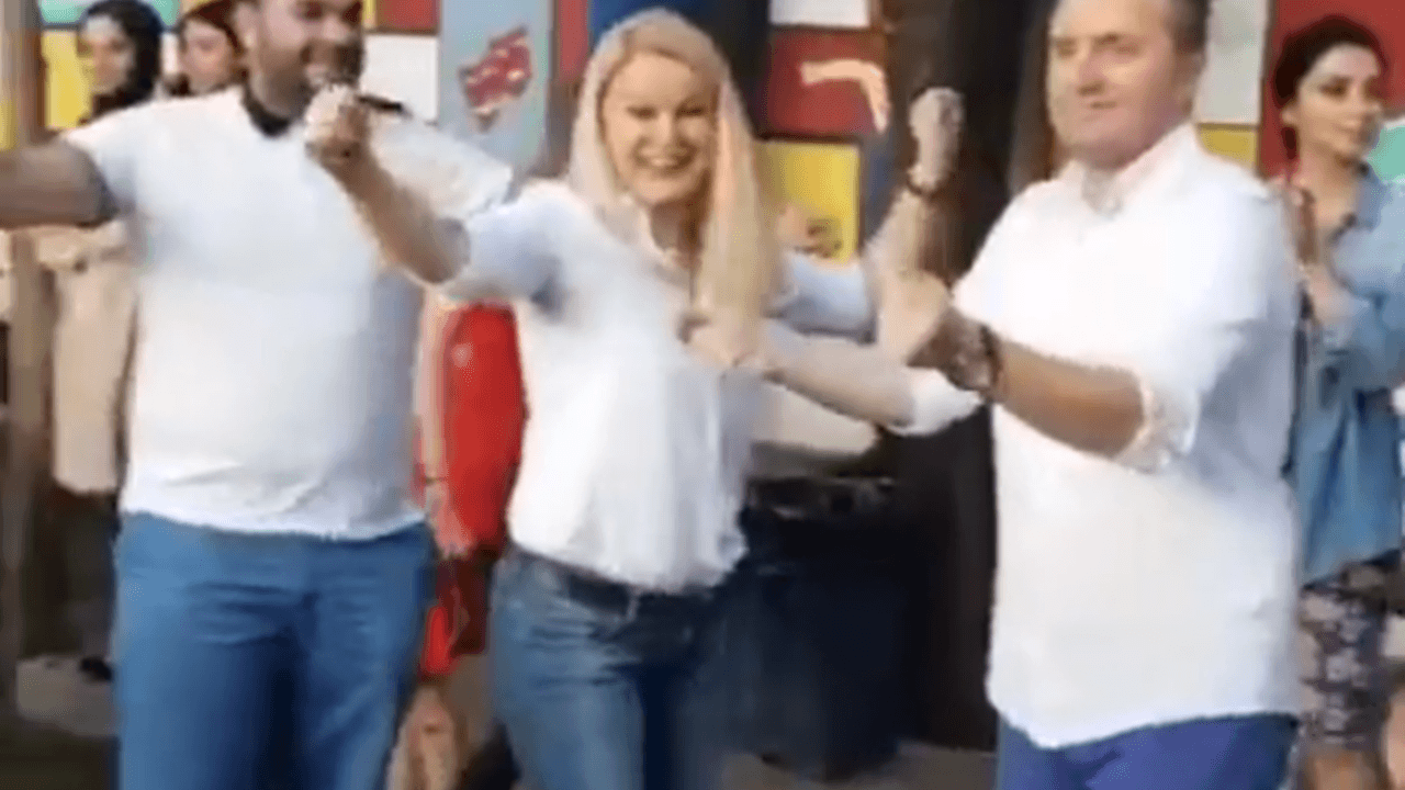 Hocalar ile öğrenciler çiftetelli oynadı