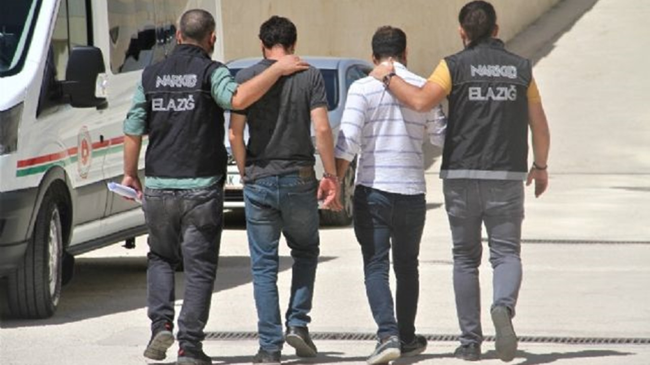 Elazığ’da uyuşturucu baskını: 2 gözaltı