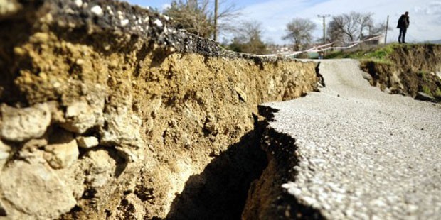 ''Fay hattı Bursa'nın tam ortasından geçiyor, 7.5'lik deprem...''