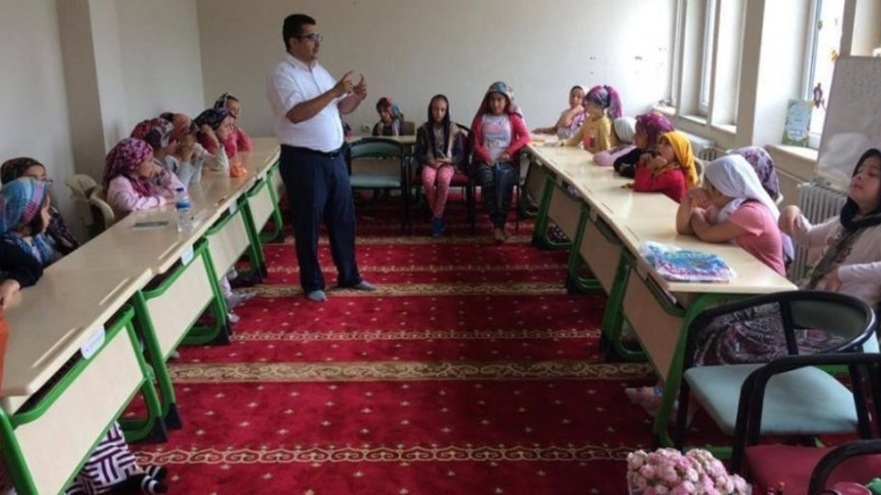 Kütahya'da Müftü Murat Hasankahyaoğlu’ndan Yaz Kur’an Kursları’na ziyaret