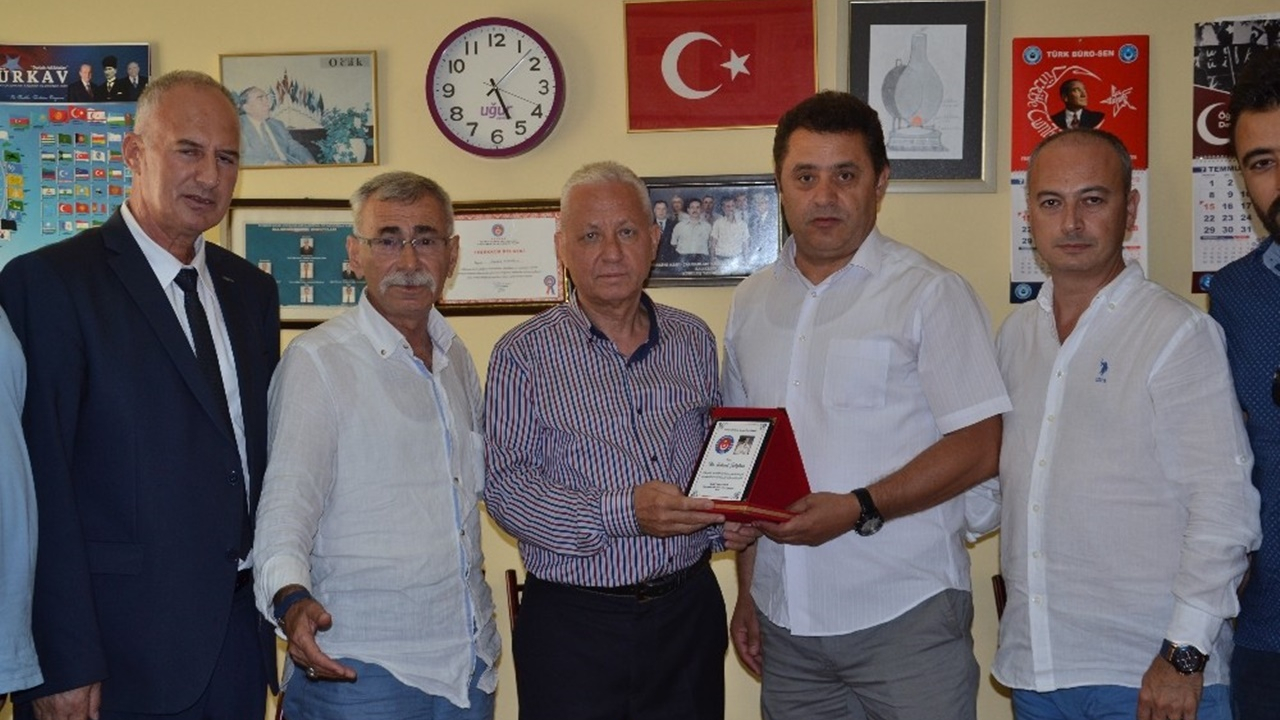 Balıkesir'de Dr. İsmail Fakı ödülü, Dr. Mehmet Çalışkan’a verildi