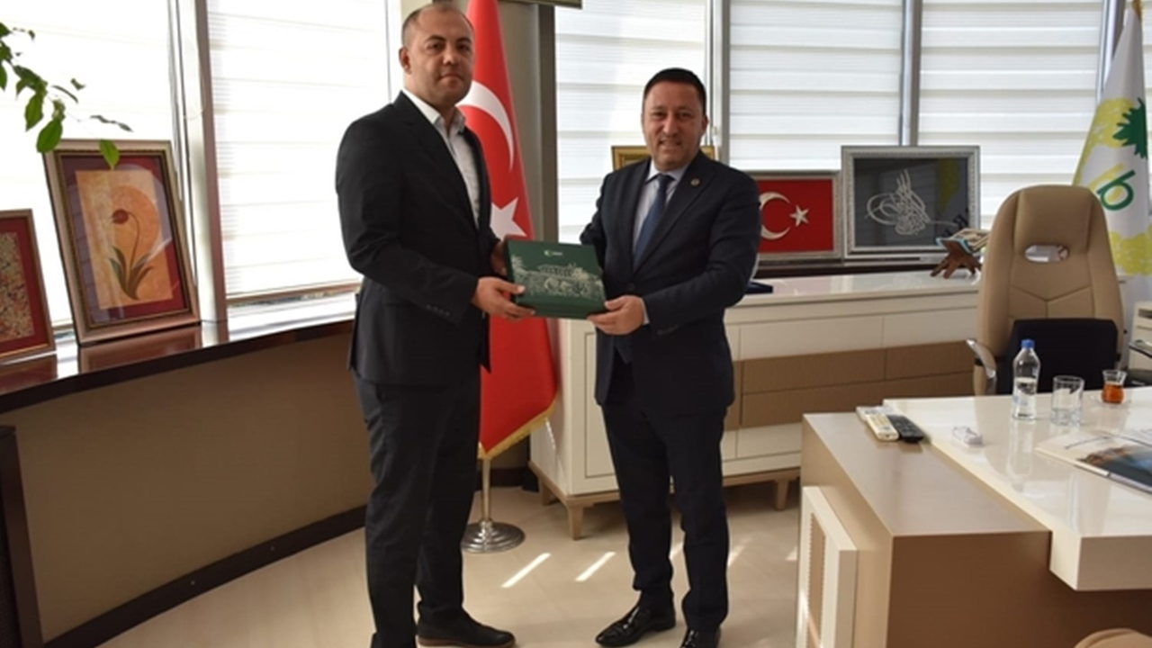 Diyarbakır'da Yeşilay’dan Başkan Hüseyin Beyoğlu’na  plaket
