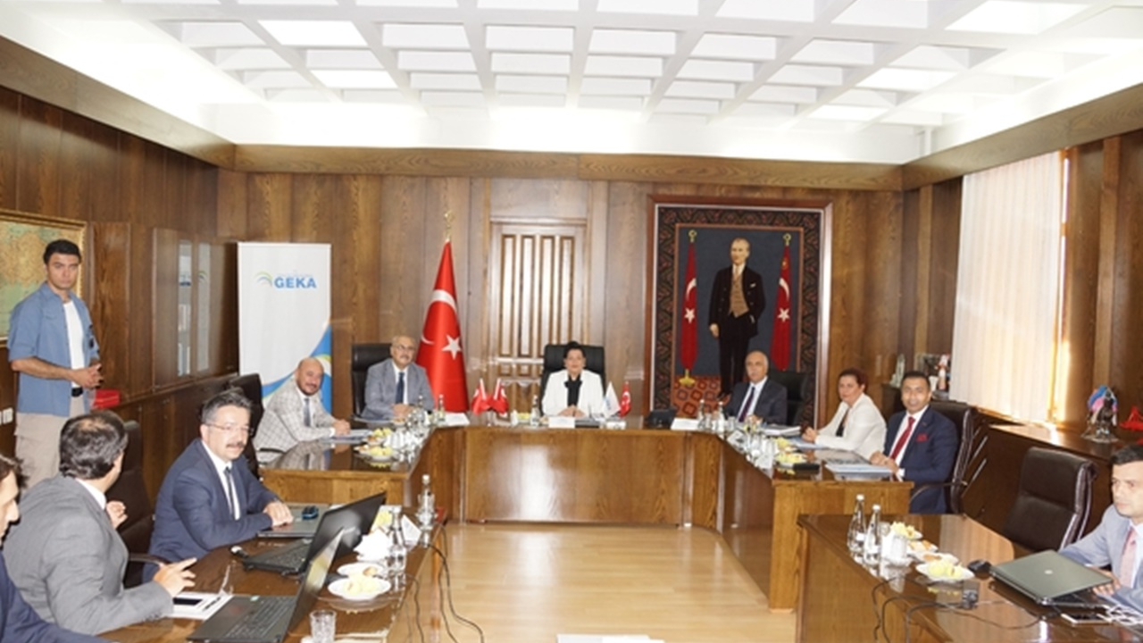 Aydın'da AYTO Başkanı Hakan Ülken’e GEKA’dan teşekkür plaketi