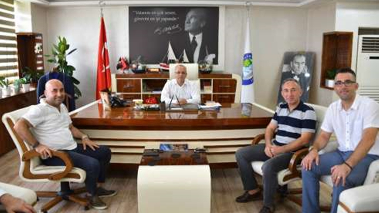 Manisa'da Başkan Zeki Kayda, Beşiktaşlı Halim Okta’yı ağırladı
