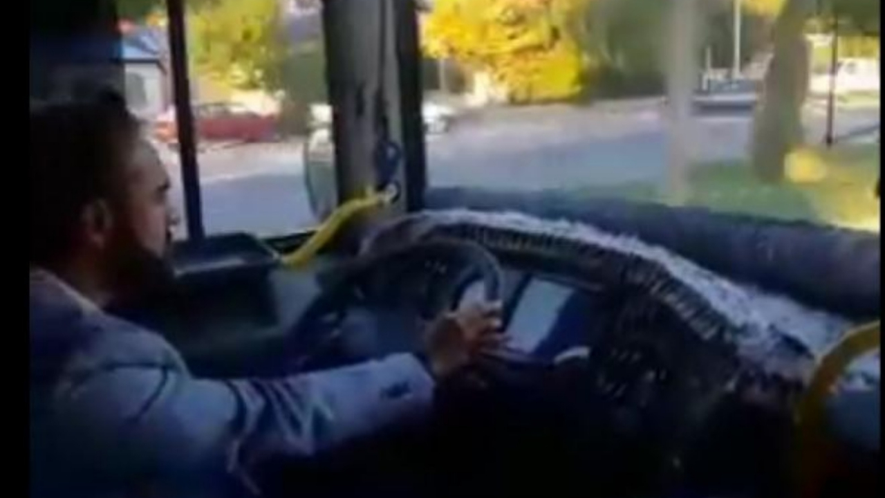 Belediye başkanı şoför koltuğunda!