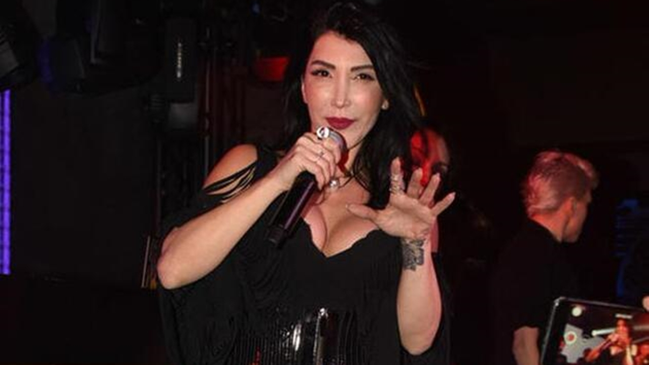 Hande Yener gönlünü yabancı rapçiye kaptırdı!