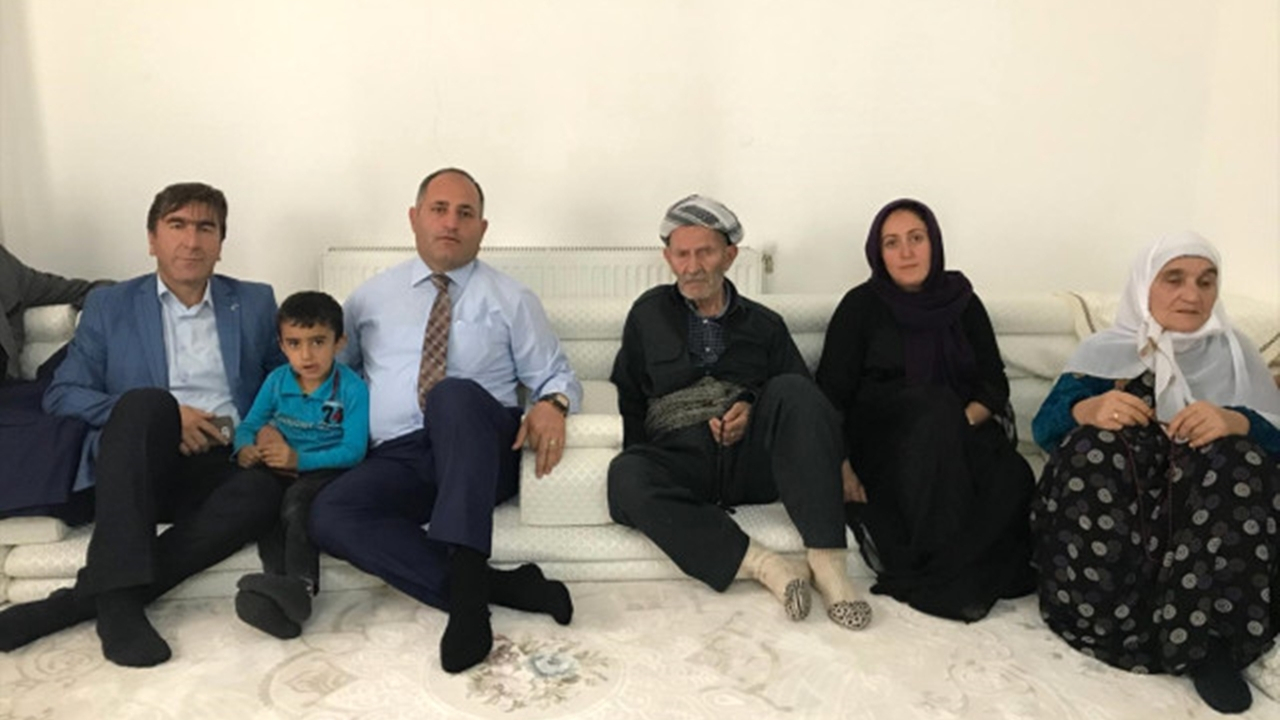 Hakkari'de Müdür Salih Kaya’dan şehit ailelerine ziyaret