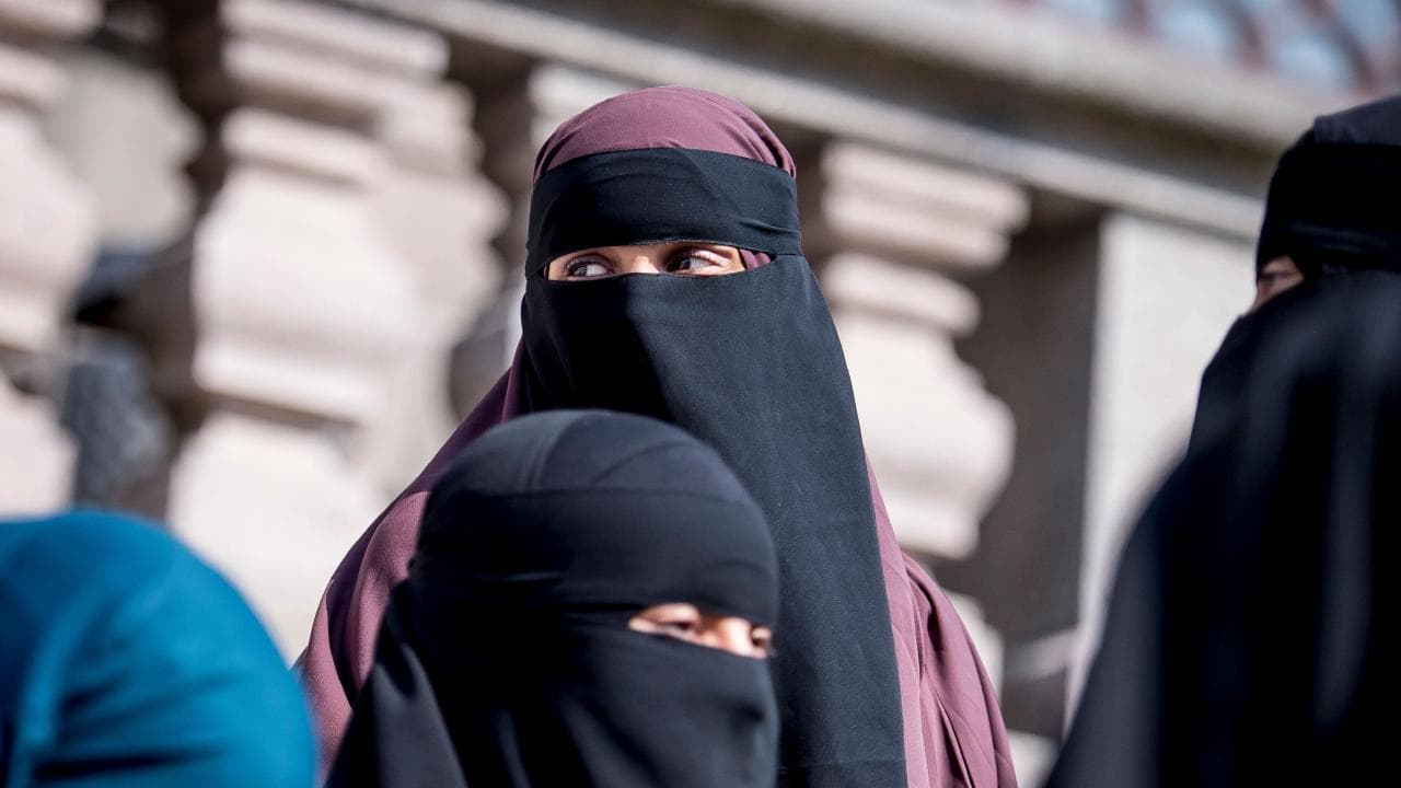 Hollanda'da burka yasağı yürürlüğe girdi!