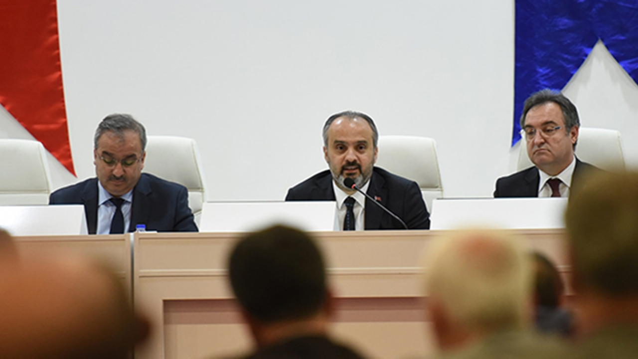 Bursa'da Alinur Aktaş, stratejiyi muhtarlarla belirliyor