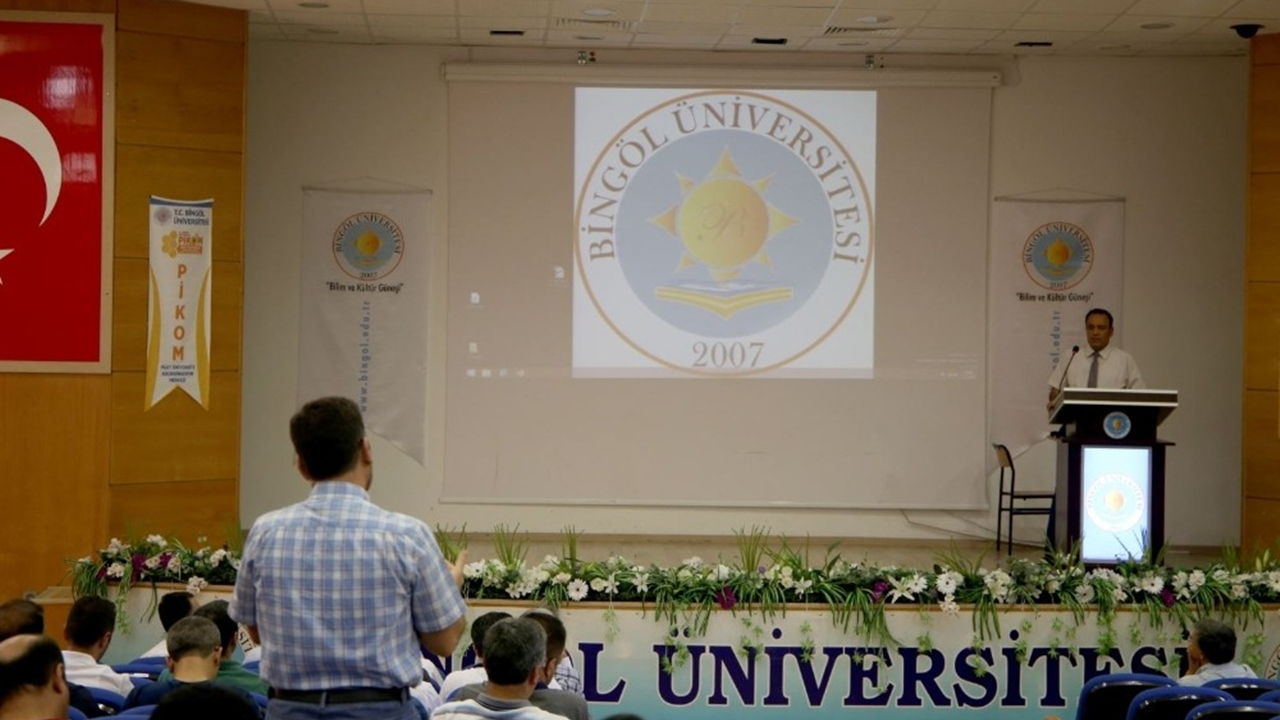 Bingöl'de Rektör İbrahim Çapak, “Çok iyi yerdeyiz, birlikte çalışarak daha üst sıralara taşımalıyız"”