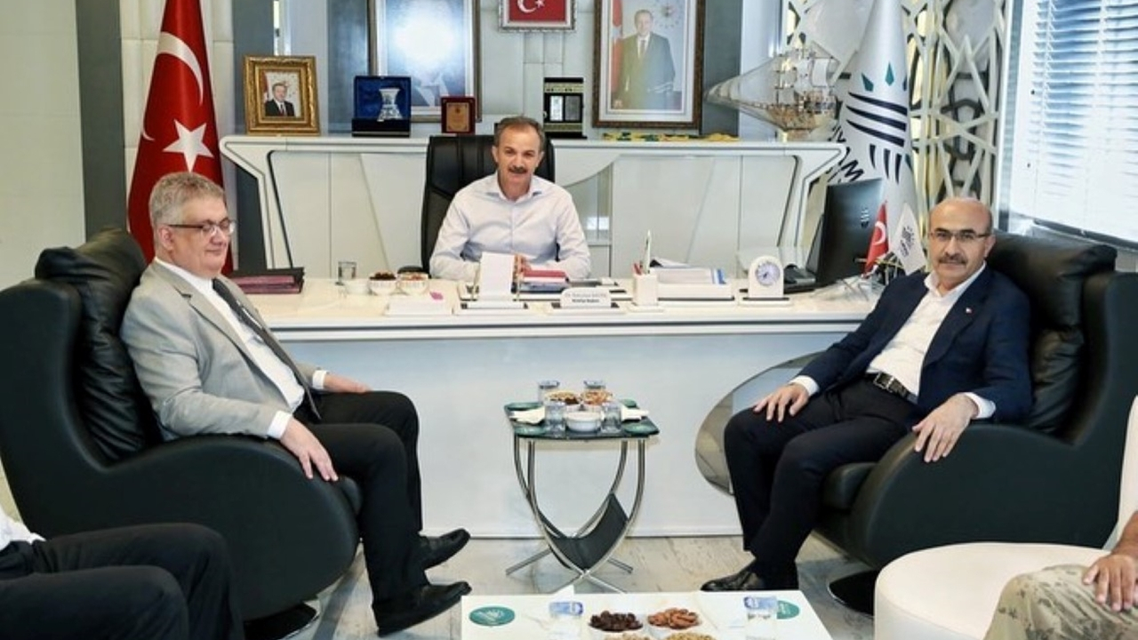Adana'da Vali Mahmut Demirtaş, Başkan Süleyman Kılınç ile buluştu