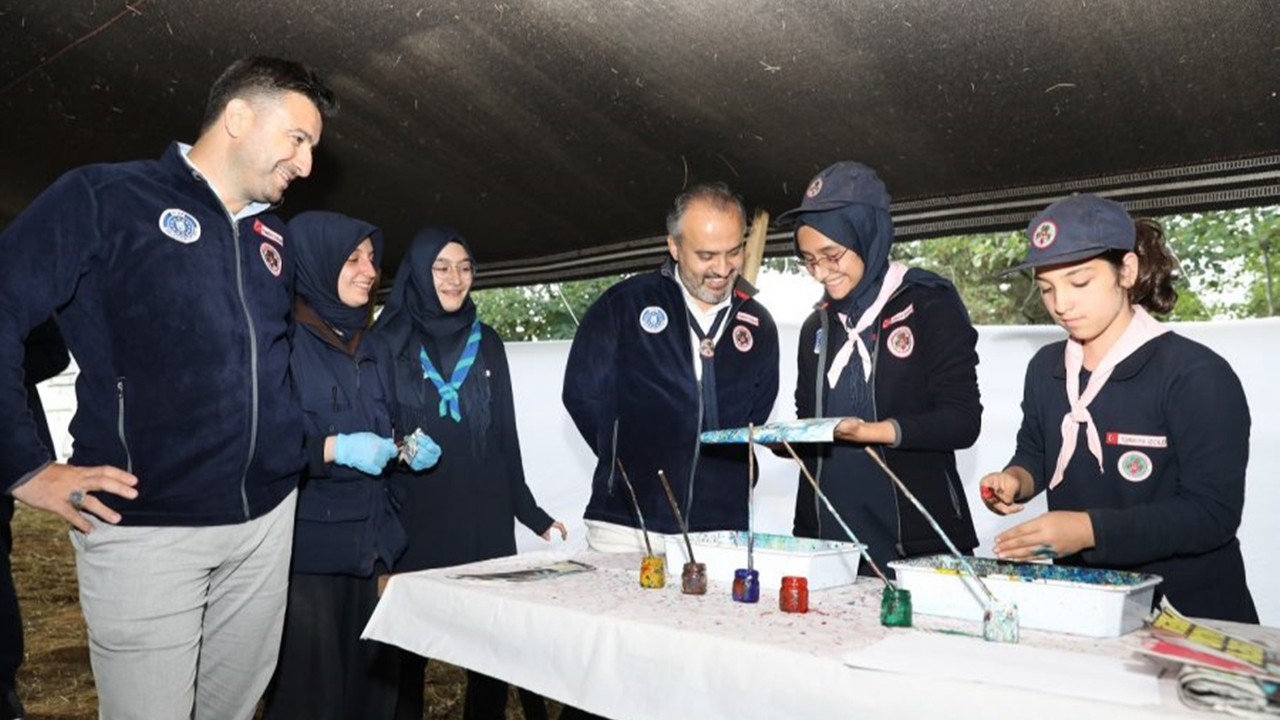 Bursa'da Başkan Alinur Aktaş izcilik kampında